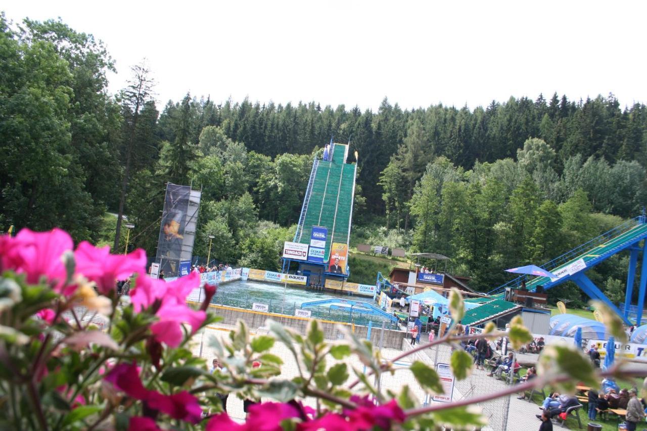 Penzion Acrobat Park Stity Ngoại thất bức ảnh